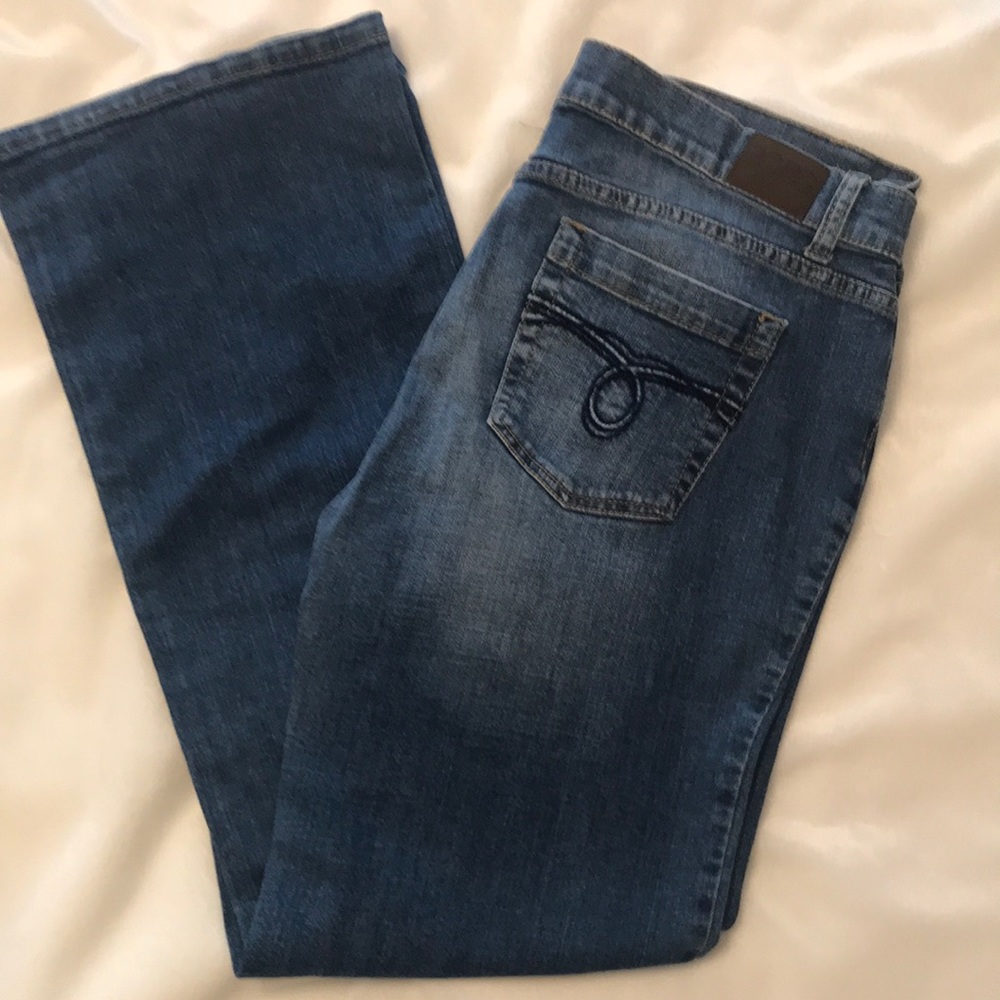 BCBG Paris Bootcut LowRise 5 pocket dark blue jean with lighter wash sz 14